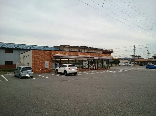 近くのセブンイレブンまで750m（徒歩10分）