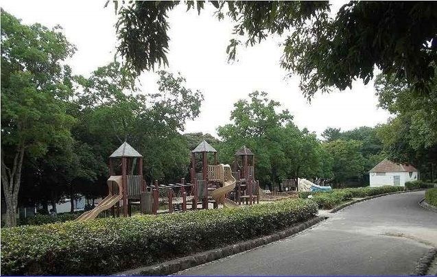 近くの秋葉公園まで500m(徒歩7分)