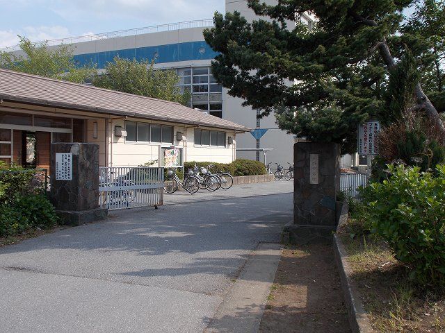 近くの市原市立五井中学校まで350m（徒歩5分）