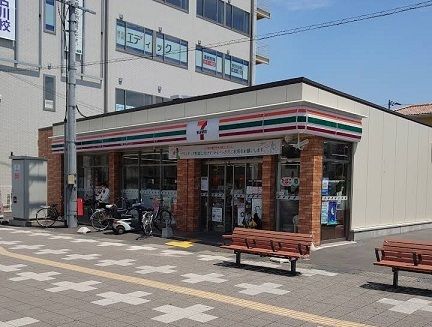 近くのセブンイレブン東加古川駅北口店まで1,100m(徒歩14分)