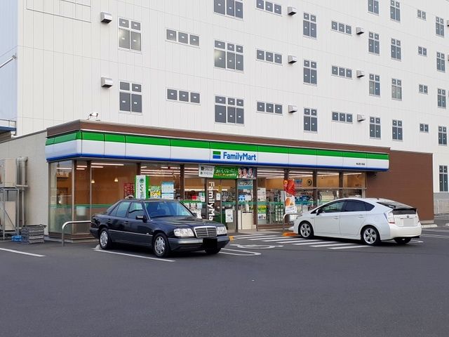 近くのファミリーマート神辺町川南店まで650m（徒歩9分）