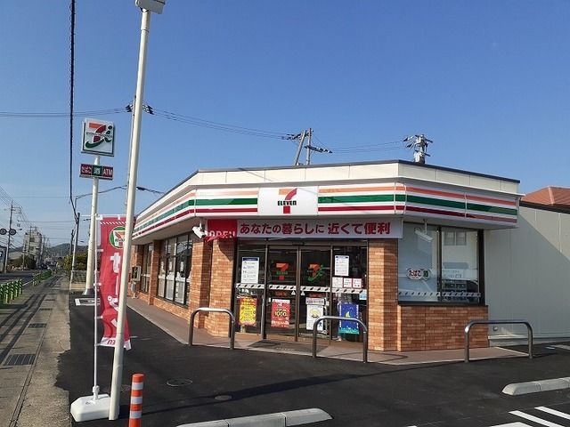 近くのセブンイレブンさんまで300m（徒歩4分）
