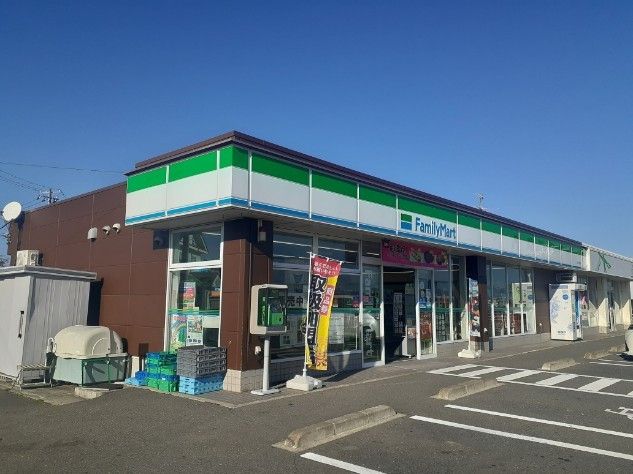 近くのファミリーマート矢本赤井店まで450m(徒歩6分)