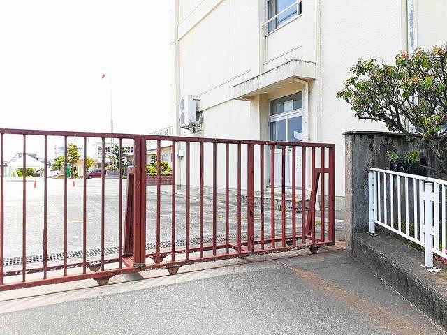 近くの一宮市立 黒田小学校まで700m(徒歩9分)