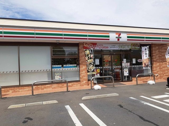 近くのセブンイレブン藤代庁舎前店まで620m（徒歩8分）