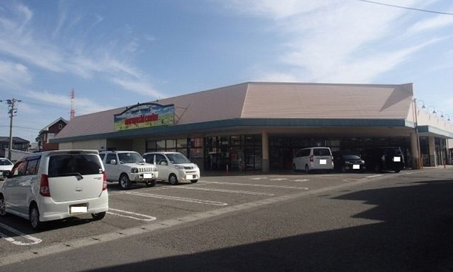 近くのマルヨシセンター八万店様まで850m（徒歩11分）