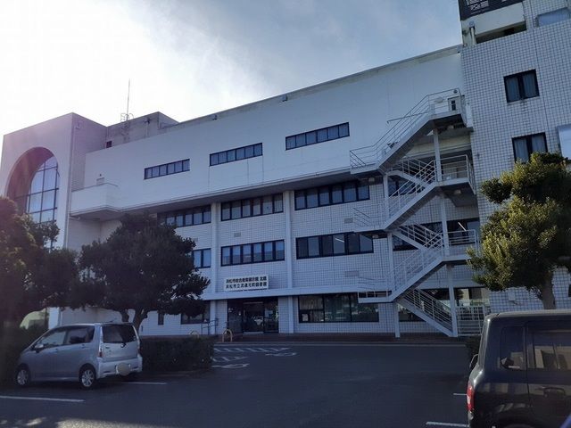 近くの浜松市立流通元町図書館まで700m（徒歩9分）