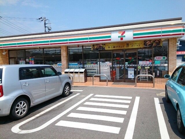 近くのセブンイレブン総合学園高前店まで1,000m（徒歩13分）