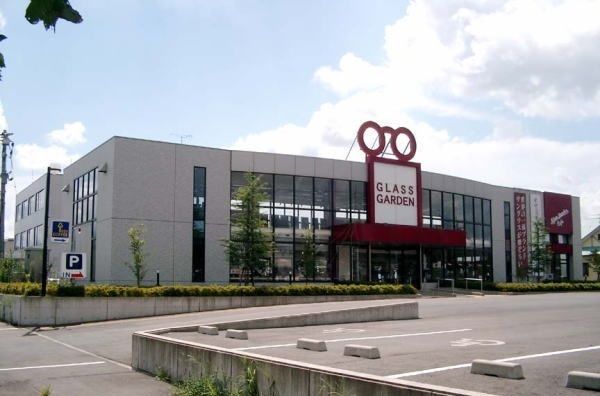 近くのGLASS GARDENまで1,400m（徒歩18分）