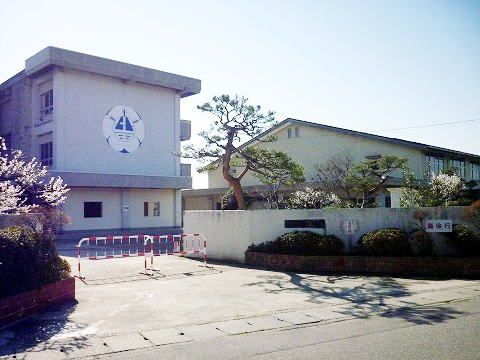 近くの郡山市立小山田小学校まで450m（徒歩6分）
