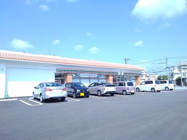 近くのセブンイレブンうるま宮里店まで110m(徒歩2分)