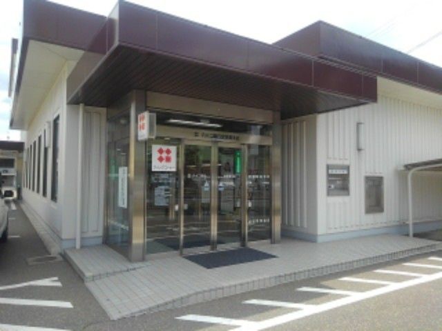 近くの銀行まで2,000m（徒歩25分）