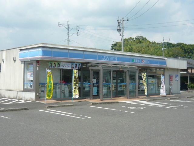 近くのローソン川内平佐町店まで750m（徒歩10分）