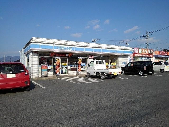 近くのコンビニまで550m（徒歩7分）