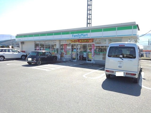 近くのファミリーマート田富東花輪店まで450m(徒歩6分)