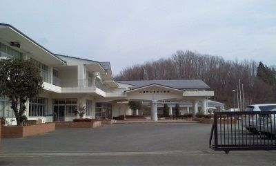 近くの川俣町立冨田小学校まで950m(徒歩12分)