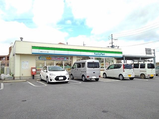 近くのファミマ沖縄北インター前店まで240m（徒歩3分）