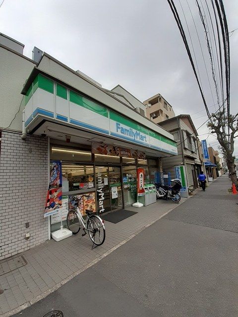 近くのコンビニまで187m（徒歩3分）