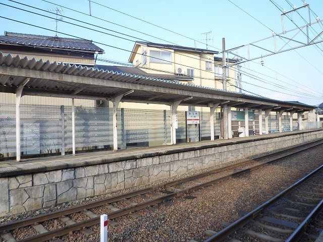近くの北鉄浅野川線三ツ屋駅まで1,300m(徒歩17分)