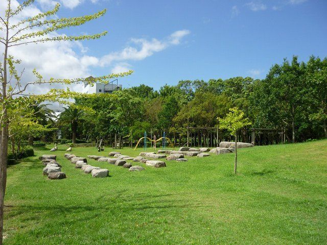近くの河畔公園まで800m（徒歩10分）