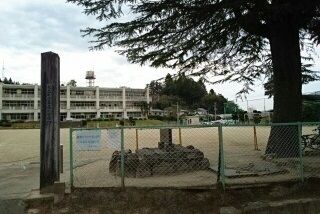 近くの丸森小学校まで450m（徒歩6分）
