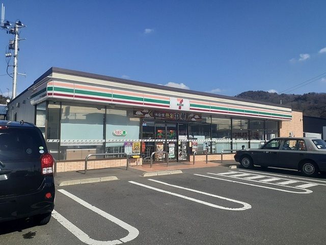 近くのセブンイレブン吉野町２丁目店まで1,200m（徒歩15分）