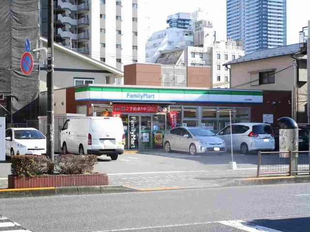 近くのコンビニまで550m（徒歩7分）