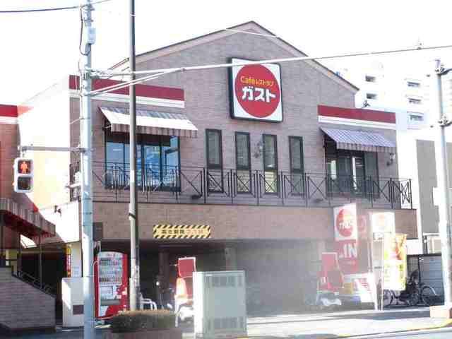 近くの飲食店まで550m（徒歩7分）