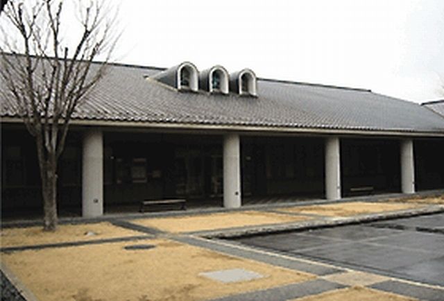 近くの図書館まで2,100m（徒歩27分）