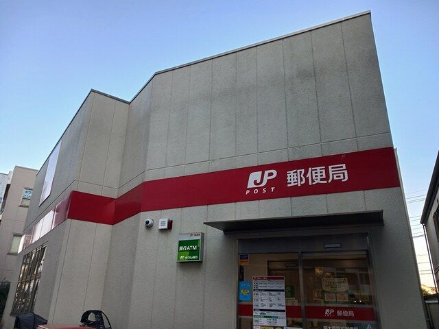 近くの郵便局まで726m(徒歩10分)