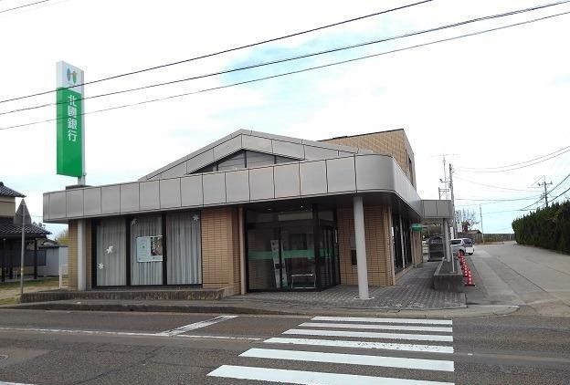 近くの北國銀行まで400m(徒歩5分)