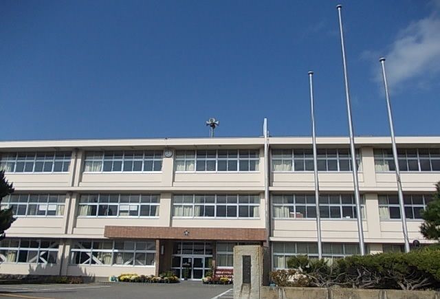 近くの宝達志水町立相見小学校まで700m(徒歩9分)