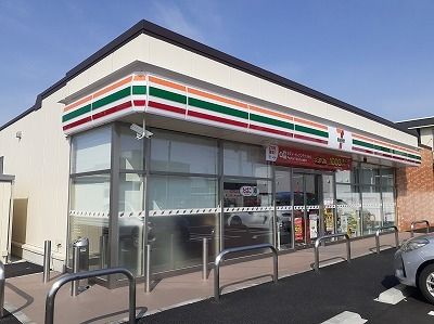 近くのセブンイレブン茜部大川店まで500m（徒歩7分）