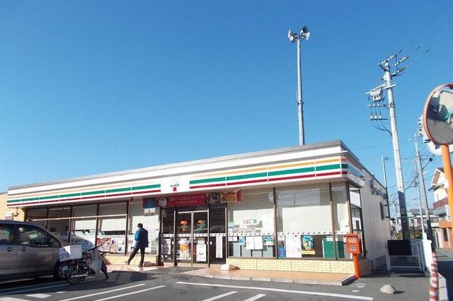 近くのセブンイレブン三島大場駅前店まで1,000m（徒歩13分）