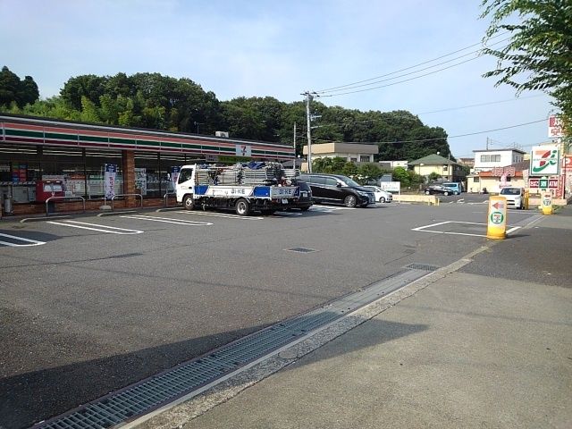 近くのセブンイレブンまで450m（徒歩6分）