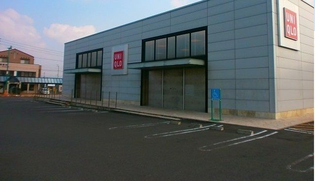 近くのユニクロ様まで3,300m（徒歩42分）