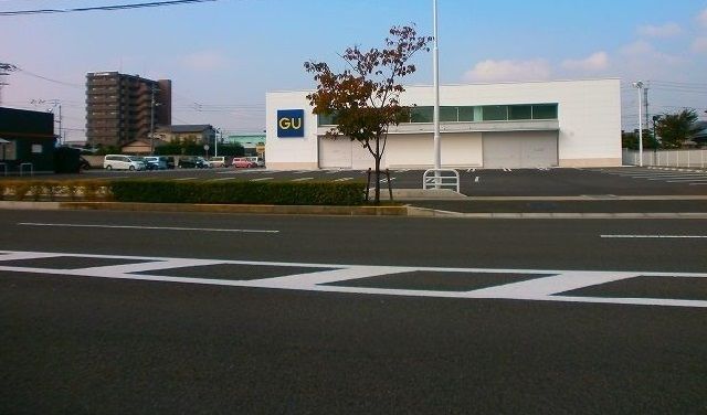 近くのＧＵ様まで3,800m（徒歩48分）