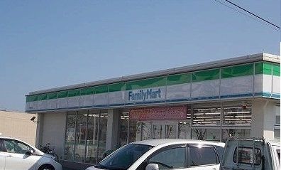 近くのファミリーマート様まで1,200m（徒歩15分）