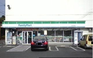 近くのファミリーマート成田西三里塚店まで350m(徒歩5分)