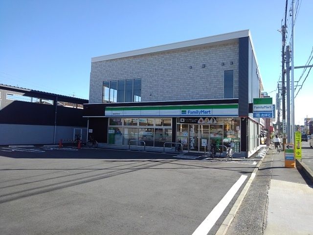 近くのコンビニまで300m（徒歩4分）