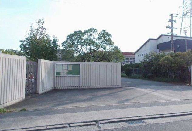 近くの加古川市立若宮小学校まで200m(徒歩3分)