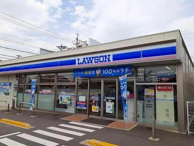 近くのコンビニまで290m（徒歩4分）