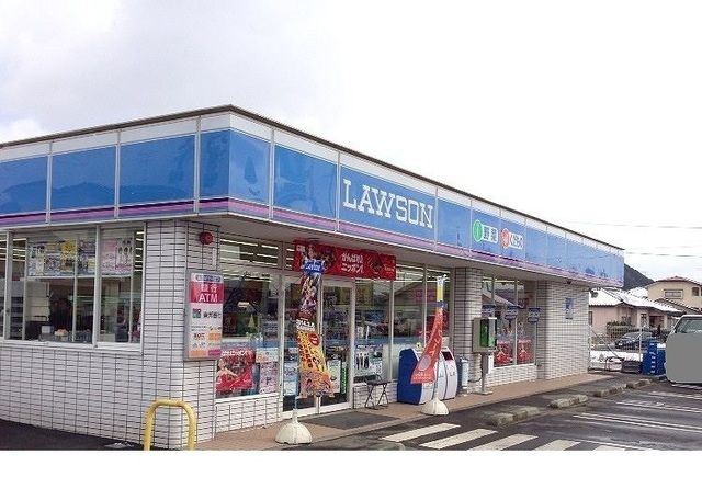 近くのコンビニまで750m（徒歩10分）