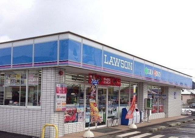 近くのコンビニまで750m（徒歩10分）