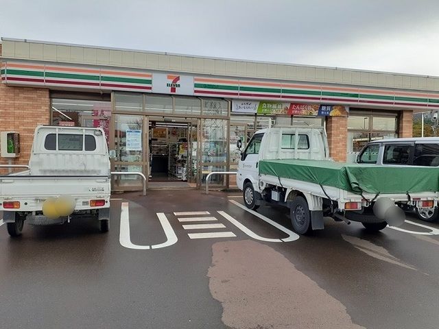 近くのセブンイレブンまで300m(徒歩4分)