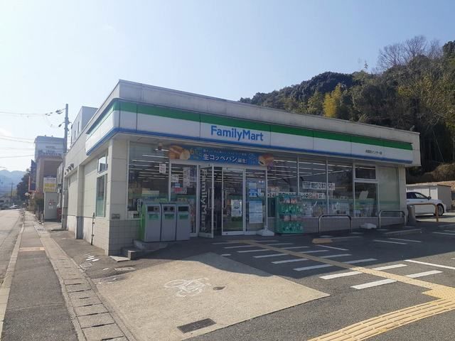 近くのファミリーマート様まで150m（徒歩2分）
