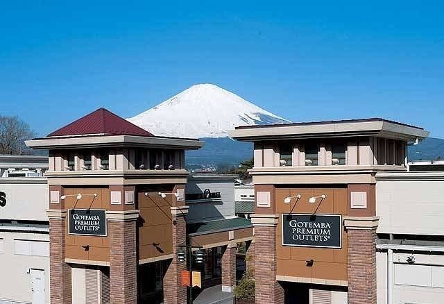 近くの御殿場プレミアムアウトレットまで3,300m(徒歩42分)