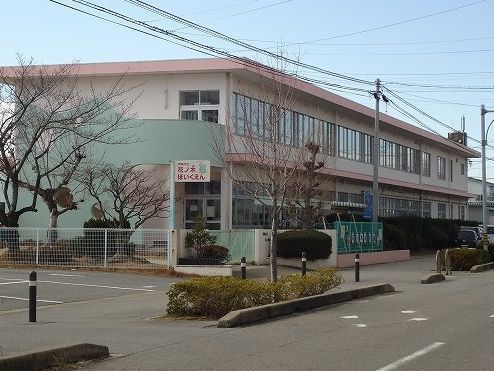 近くの花ノ木保育園まで900m(徒歩12分)