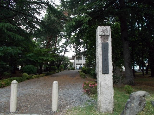 近くの広丘小学校まで600m（徒歩8分）