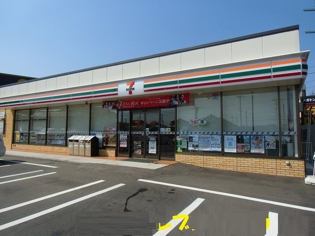 近くのコンビニまで600m（徒歩8分）